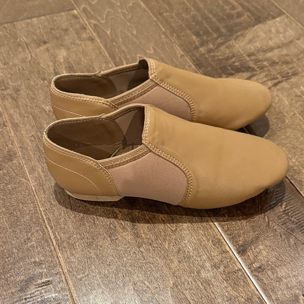 Girls tan jazz Shoes